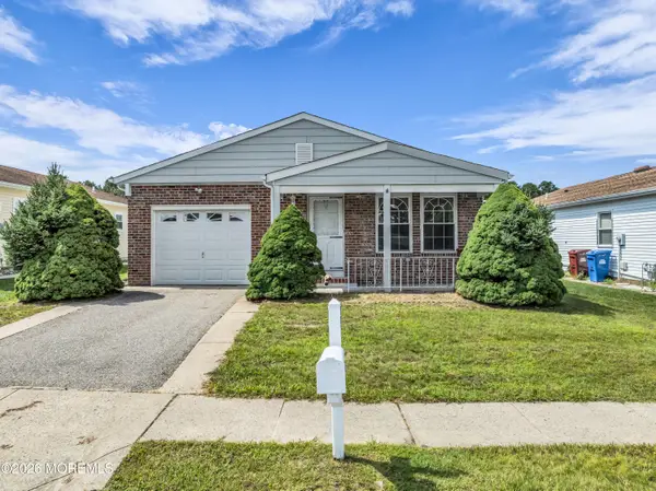 24 Merrilee Lane, Toms River, NJ 08757