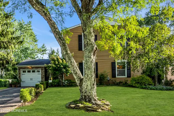 16 Hearth Court, Howell, NJ 07731