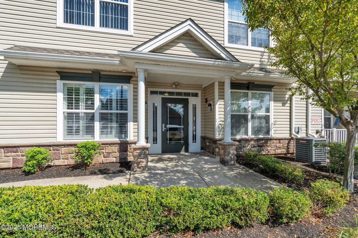712 Mill Pond Way #112, Eatontown, NJ 07724 - #1