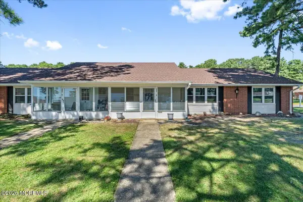 660D Plymouth Drive, Lakewood, NJ 08701