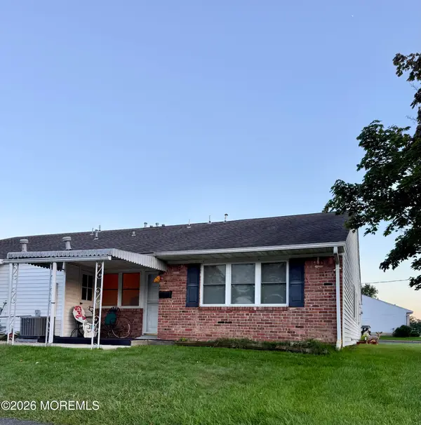 2 Montana Court #327, Matawan, NJ 07747