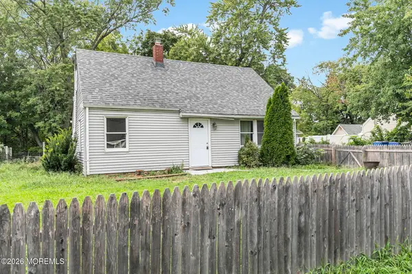 10 Steven Avenue, Tinton Falls, NJ 07724