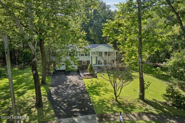 16 Coventry Court, Manalapan, NJ 07726
