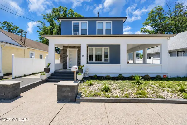 27 Oakwood Place, Keansburg, NJ 07734