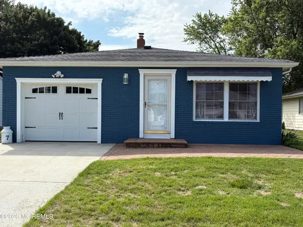 7 Ravenna Court, Toms River, NJ 08757