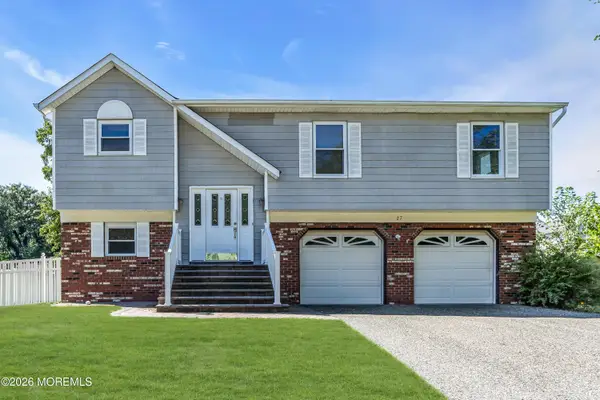 27 Cherry Bend Drive, Howell, NJ 07731