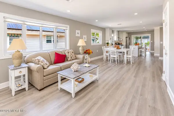 15 Mount Logan Lane, Toms River, NJ 08753