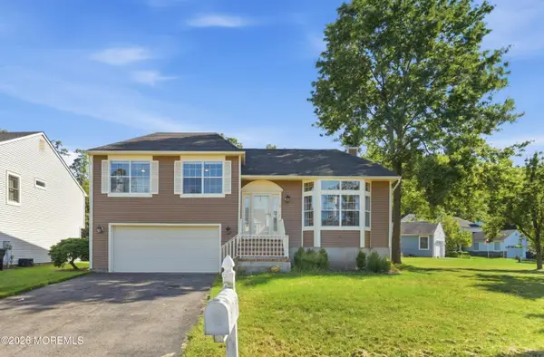 2 Honey Locust Lane, Howell, NJ 07731