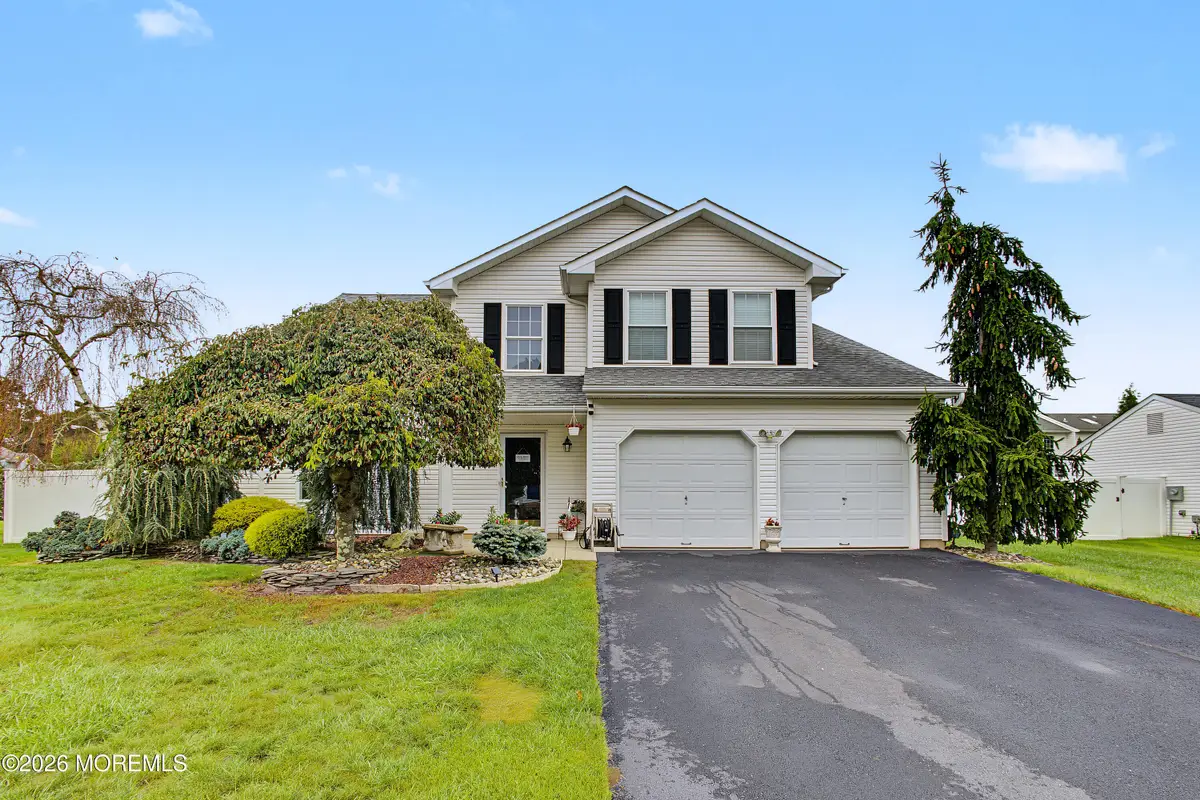 27 Silverbrooke Circle, Howell, NJ 07731 - #1