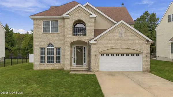 12 Arrowwood Court, Howell, NJ 07731