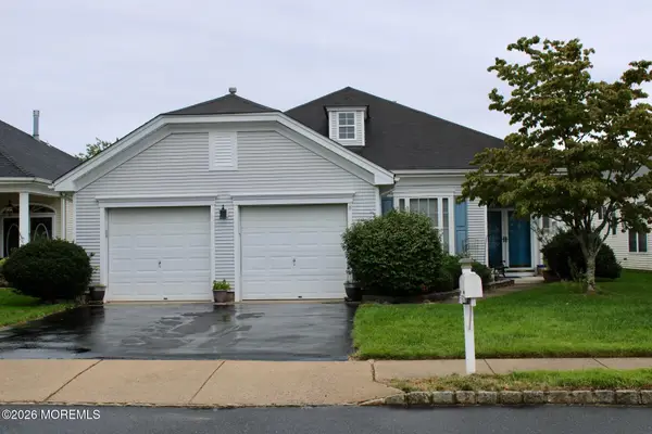 4 Summerlawn Drive, Lakewood, NJ 08701