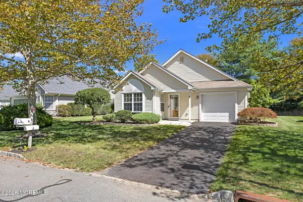 9 Skylark Lane, Lakewood, NJ 08701