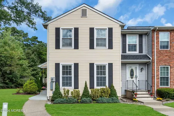 49 Lantern Lane, Sayreville, NJ 08872