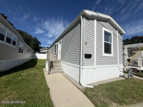 11 Robin Road, Hazlet, NJ 07734