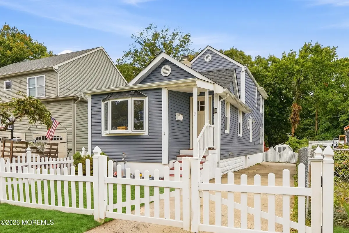 9 Briarcliff Place, Port Monmouth, NJ 07758 - #1