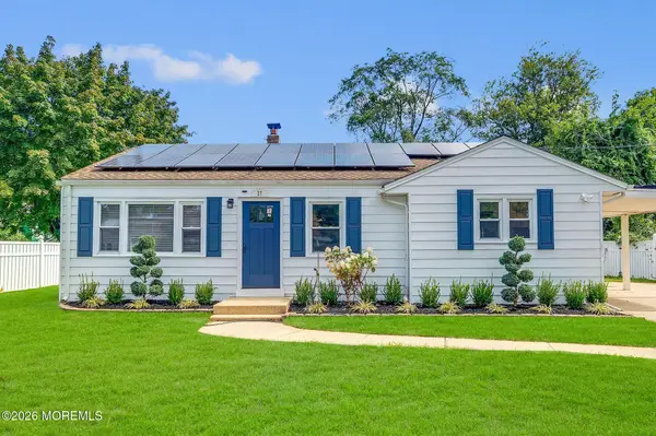 27 Terry Lane, Tinton Falls, NJ 07724