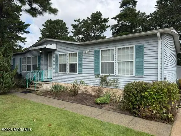 302 Kenwood Court, Whiting, NJ 08759