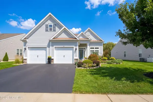 21 Campania Lane, Farmingdale, NJ 07727