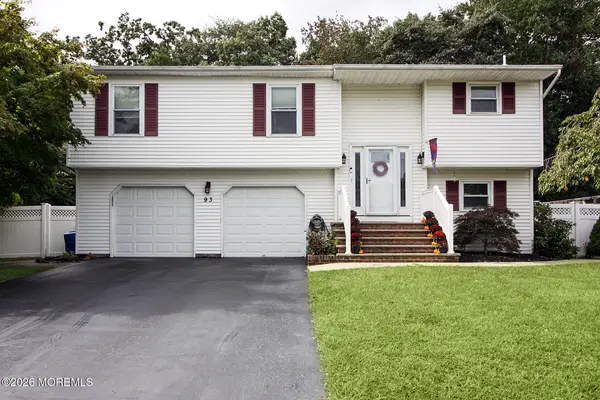 93 Starlight Road, Howell, NJ 07731