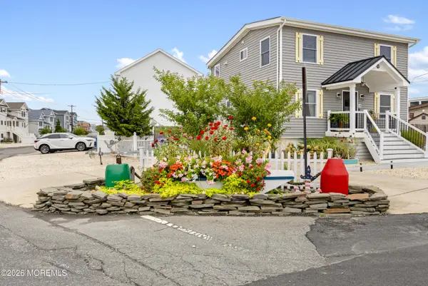 4 Weaver Drive, Manahawkin, NJ 08050