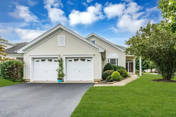 2 Summerlawn Drive, Lakewood, NJ 08701