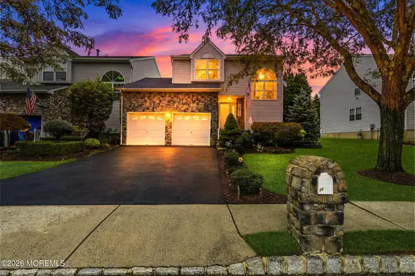 39 Hummingbird Court, Marlboro, NJ 07746