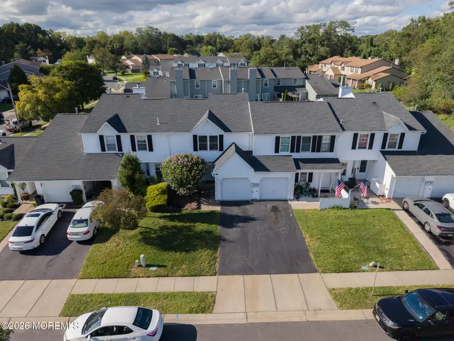 33 Farragut Square, Freehold, NJ 07728 - #2