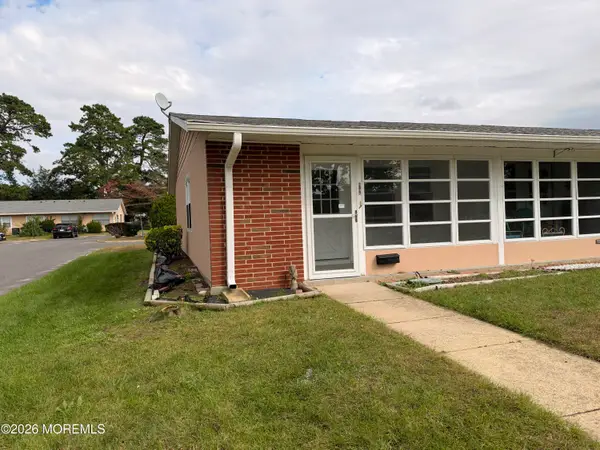 670A New Castle Court, Lakewood, NJ 08701