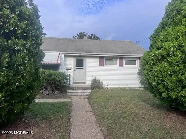 17 Pearce Avenue, Eatontown, NJ 07724