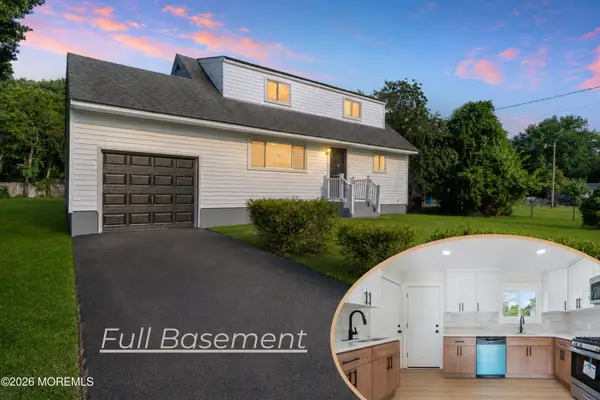 33 Glen Road, Howell, NJ 07731