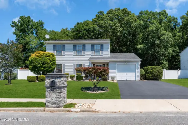 8 Honeysuckle Way, Howell, NJ 07731