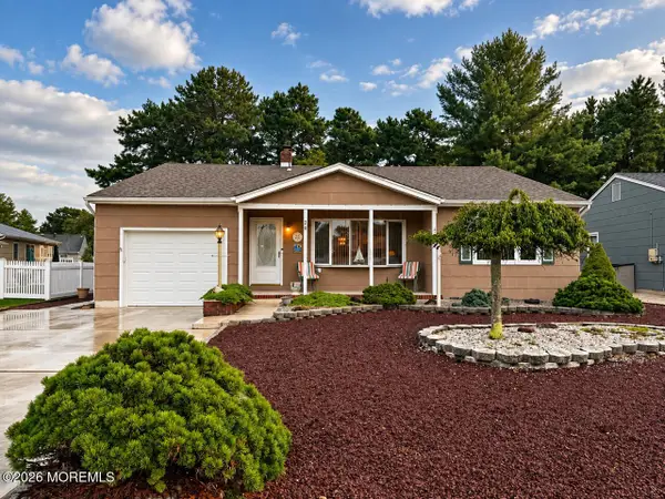 20 Auburn Road, Toms River, NJ 08757