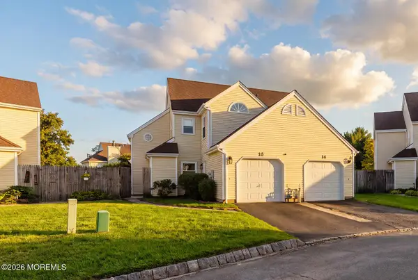 15 Hawthorne Court, Freehold, NJ 07728