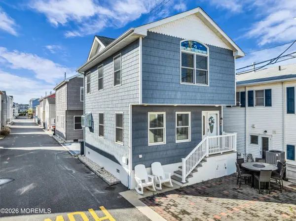 24 Beach Way, Lavallette, NJ 08735