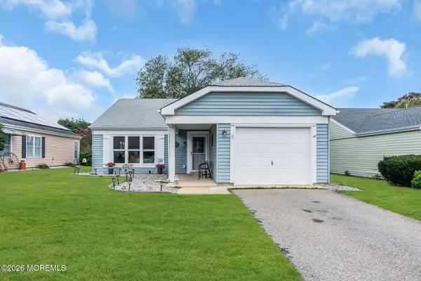 36 Westgate Place, Manchester, NJ 08759
