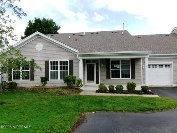 11 Sunnyfield Lane, Lakewood, NJ 08701