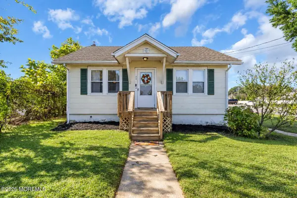 54 Edward Avenue, Belford, NJ 07718