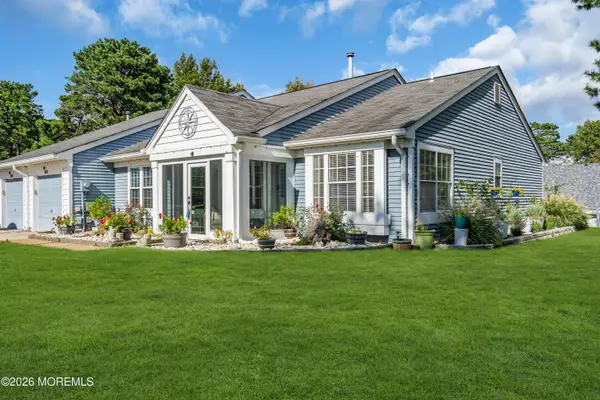 988B Buckingham Drive, Manchester, NJ 08759
