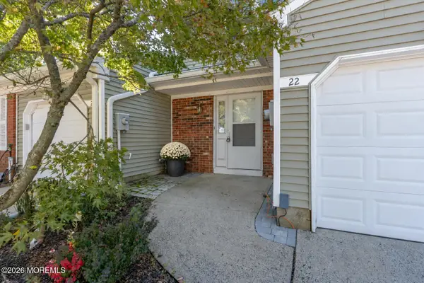 22 Oak Lane, Eatontown, NJ 07724