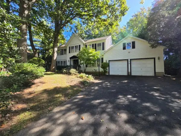 15 Cherokee Road, East Brunswick, NJ 08816