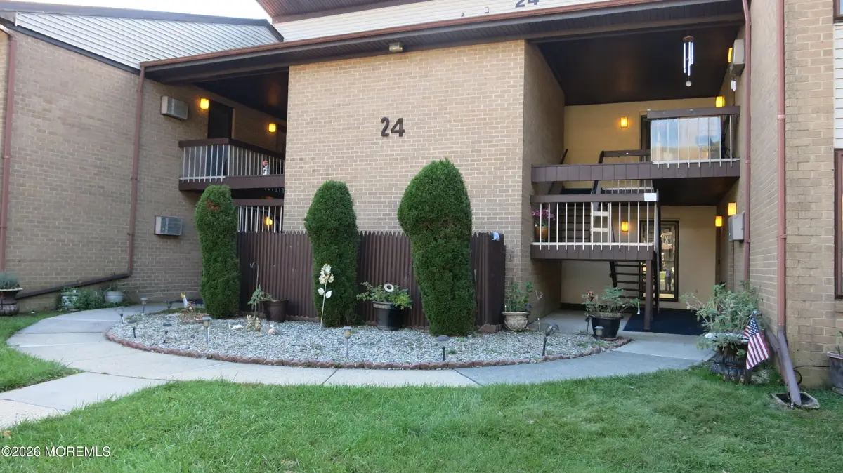 24 Meadow Green Circle, Manalapan, NJ 07726 - #1