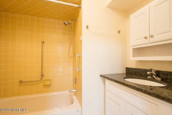 11 Western Reach, Red Bank, NJ 07701