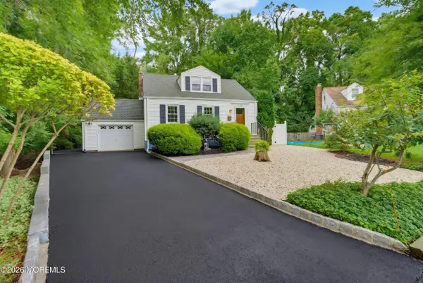 456 Brookside Avenue, Oakhurst, NJ 07755