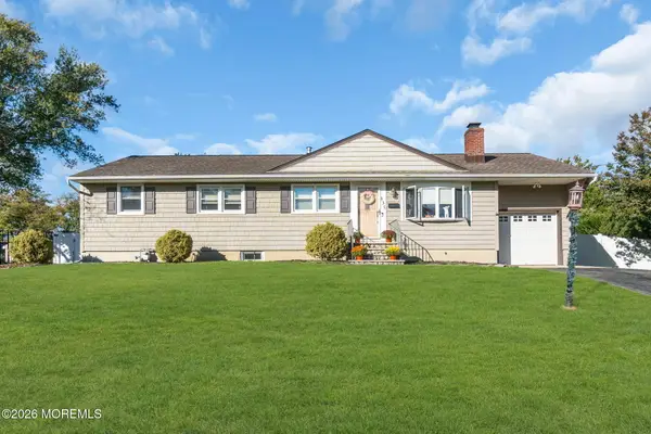 135 Irwin Place, Middletown, NJ 07748