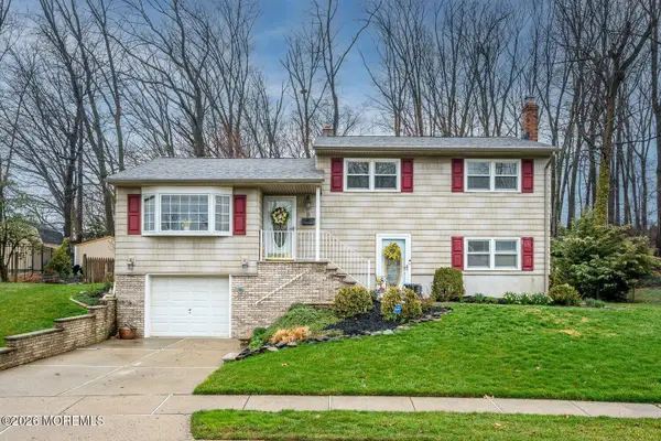 8 Adelphi Court, Edison, NJ 08837