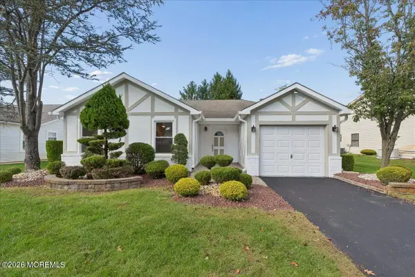 25 Hansom Lane, Marlboro, NJ 07746