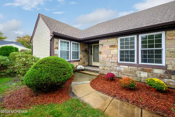 13 Benjamin Franklin Drive, Monroe, NJ 08831