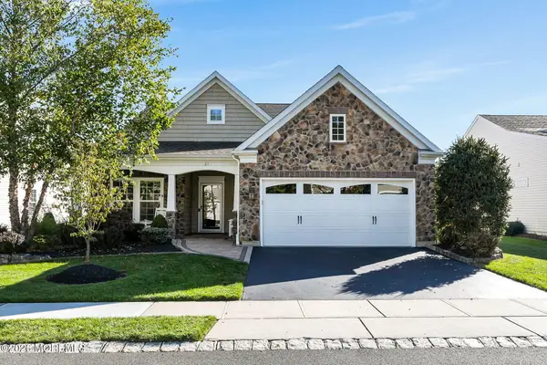 23 Chaucer Lane, Farmingdale, NJ 07727