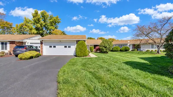 14 B Basswood Plaza #B, Monroe, NJ 08831