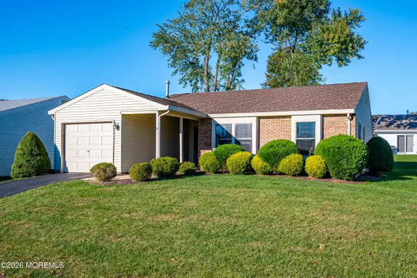 9 Bishop Court, Marlboro, NJ 07746